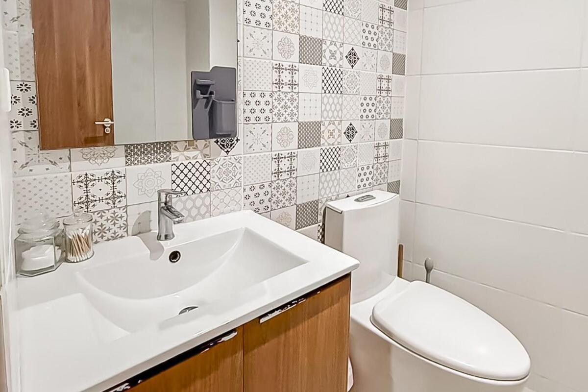 Modern 2br Near Trendy Via Argentina & Metro Apartment
