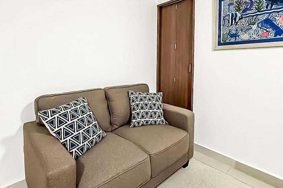 Modern 2br Near Trendy Via Argentina & Metro Panama City